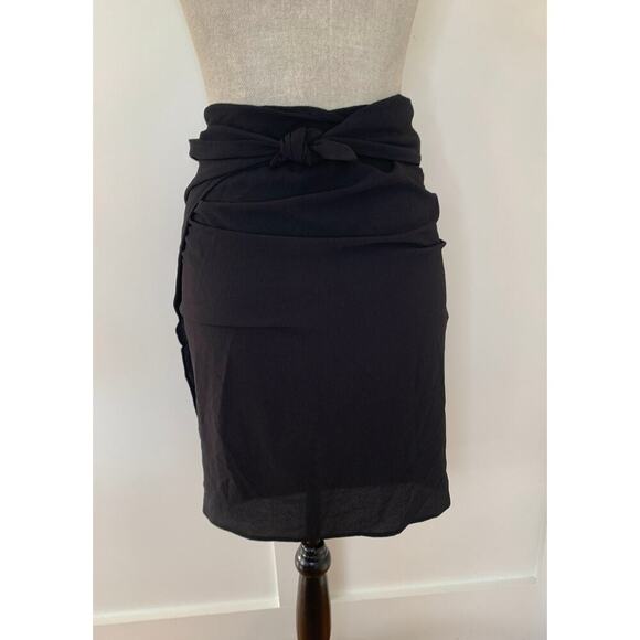 Show Me Your Mumu Leyla Sarong in Black Crinkle Flow Large Texture Tie Waist - Picture 2 of 3